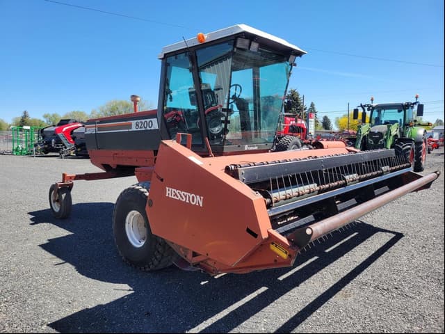 Image of Hesston 8200 equipment image 3