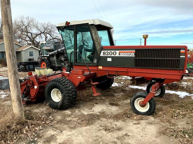 Image of Hesston 8200 equipment image 2