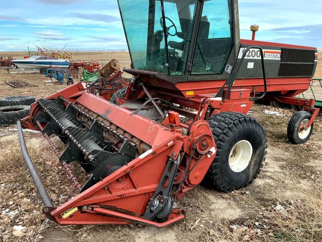 Image of Hesston 8200 equipment image 1