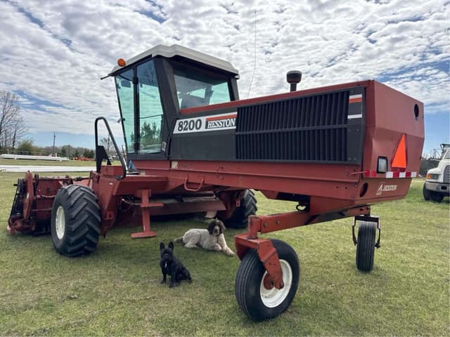 Image of Hesston 8200 equipment image 2