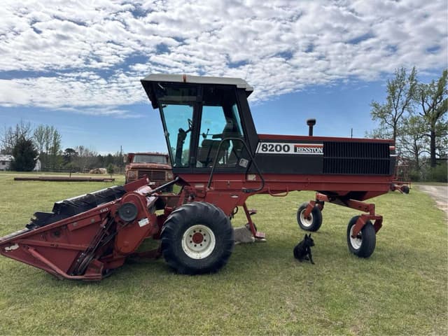 Image of Hesston 8200 equipment image 1