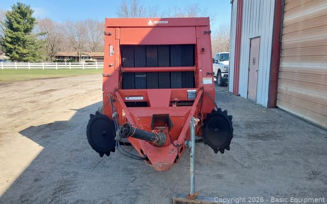 Image of Hesston 840 equipment image 2