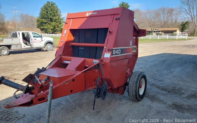 Image of Hesston 840 equipment image 3