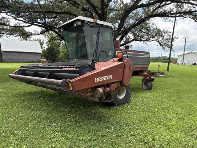 Image of Hesston 8400 equipment image 1