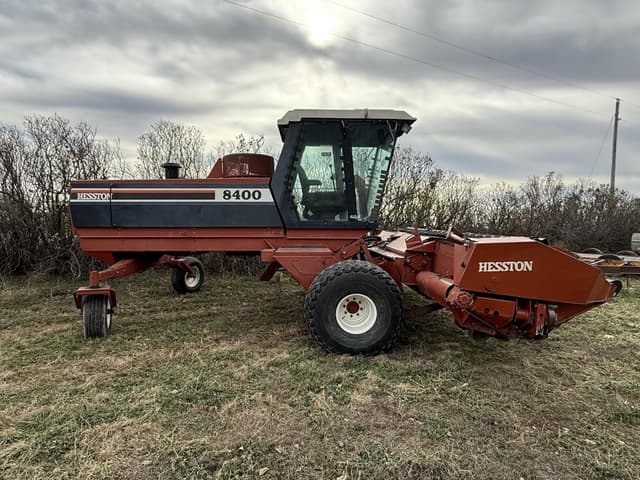 Image of Hesston 8400 equipment image 1