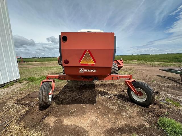 Image of Hesston 8400 equipment image 2