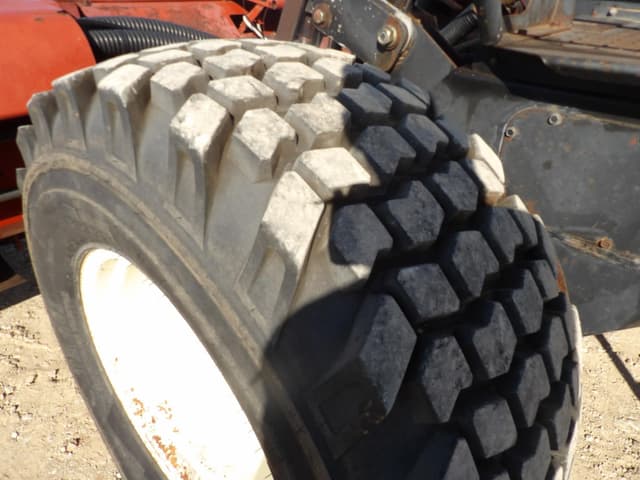 Image of Hesston 8450 equipment image 4