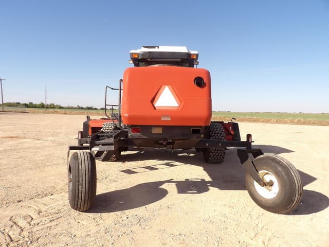 Image of Hesston 8450 equipment image 2