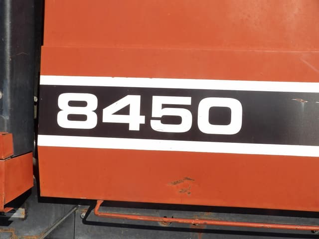 Image of Hesston 8450 equipment image 3