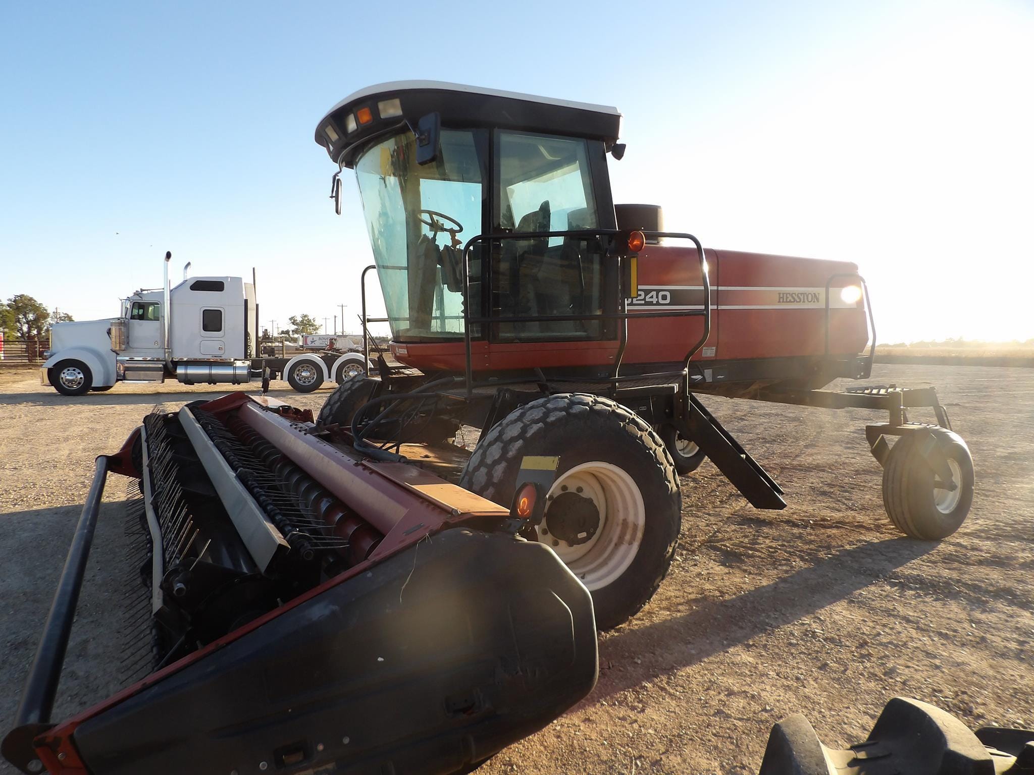 Hesston 9240 Equipment Image0