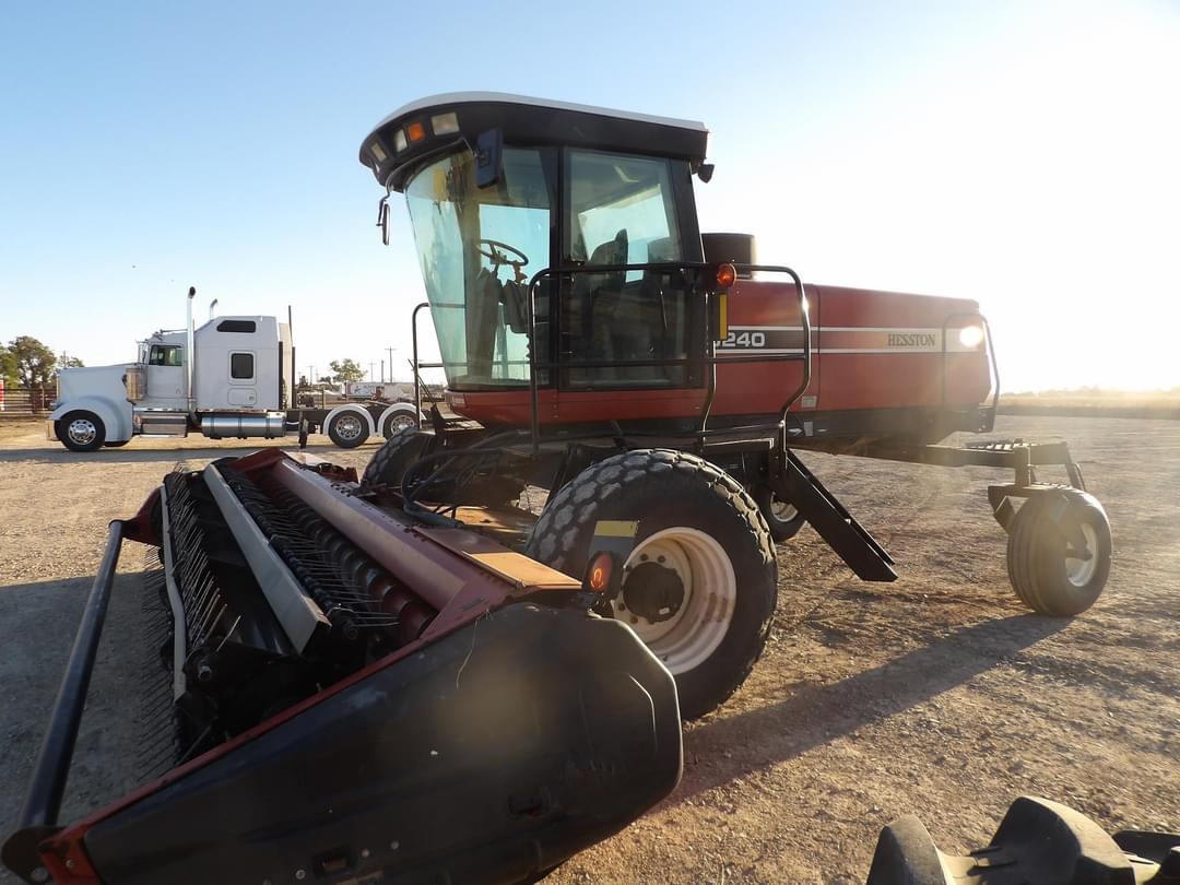 Image of Hesston 9240 Primary image