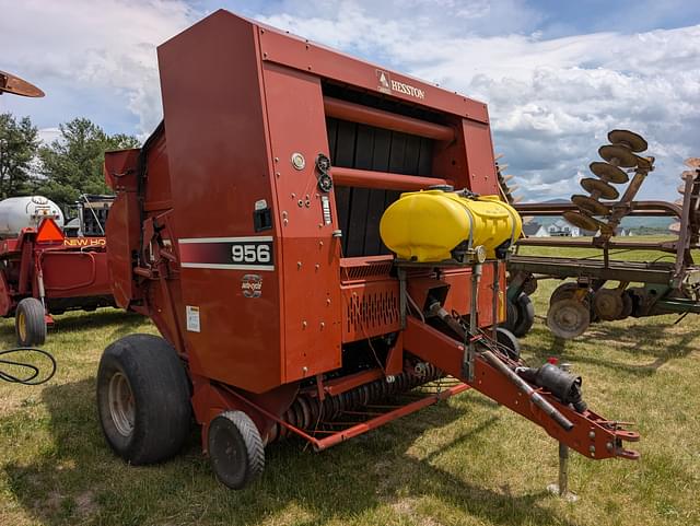 Image of Hesston 956 equipment image 2