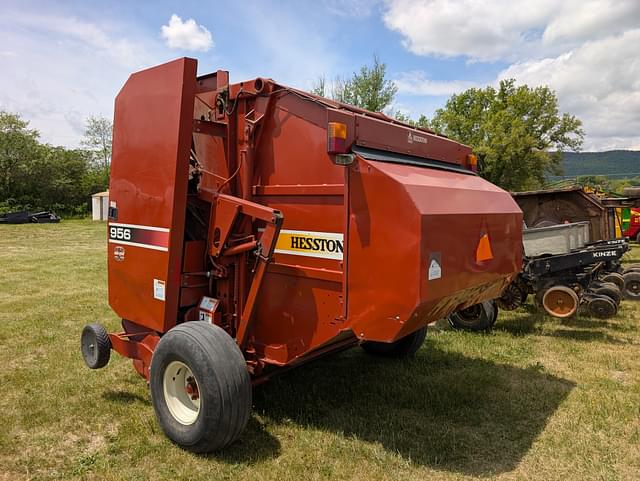 Image of Hesston 956 equipment image 3