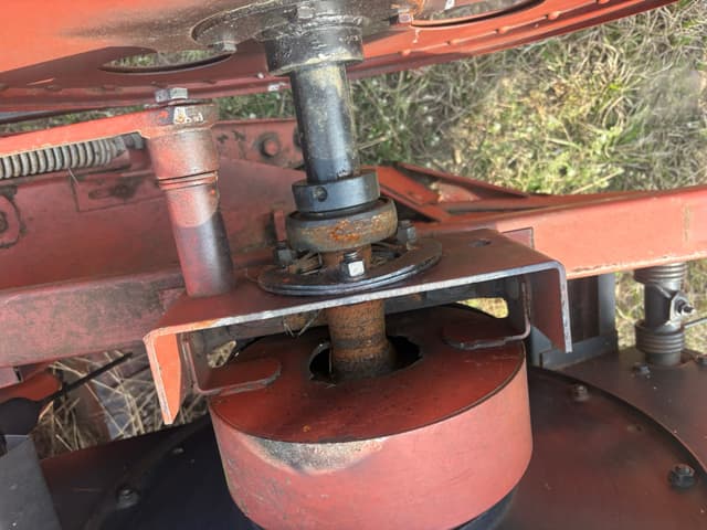 Image of Hesston 8100 equipment image 2