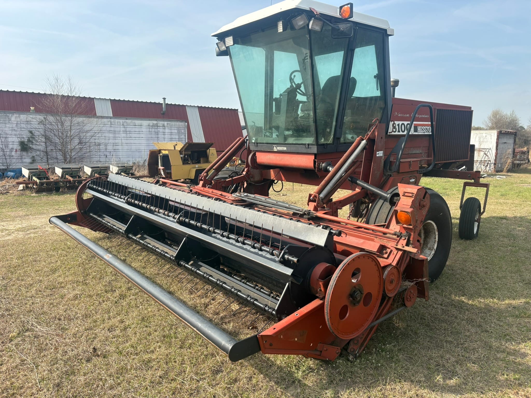 Hesston 8100 Equipment Image0
