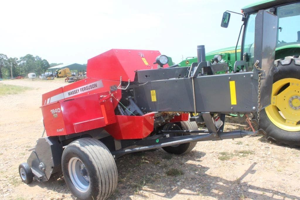 Image of Massey Ferguson Hesston 1840 Image 1