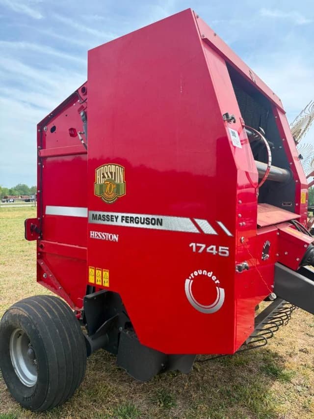 Image of Massey Ferguson Hesston 1745 equipment image 1