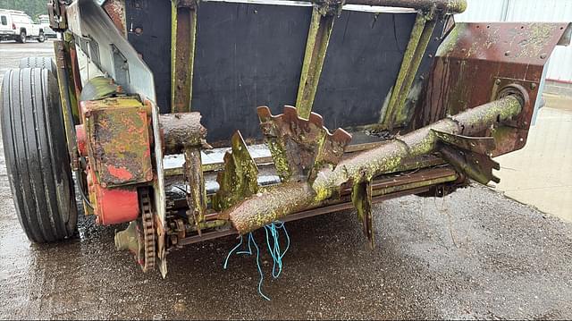 Image of Hesston S390 equipment image 4