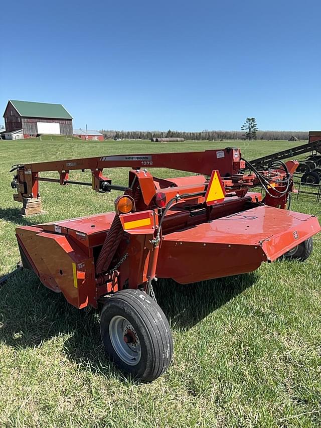 Image of Hesston 1372 equipment image 4