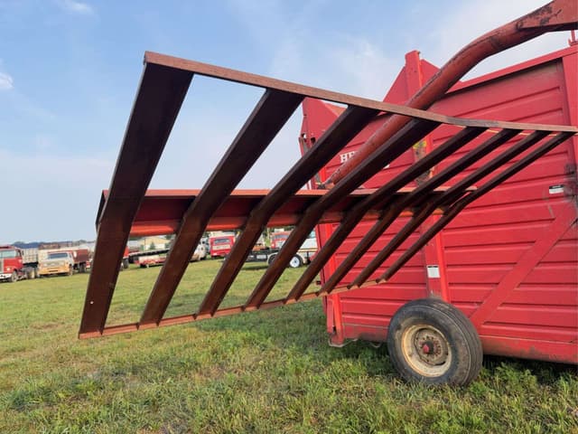 Image of Hesston StackMover 10 equipment image 4