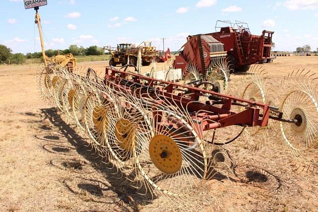 Image of Hesston 3991 equipment image 3