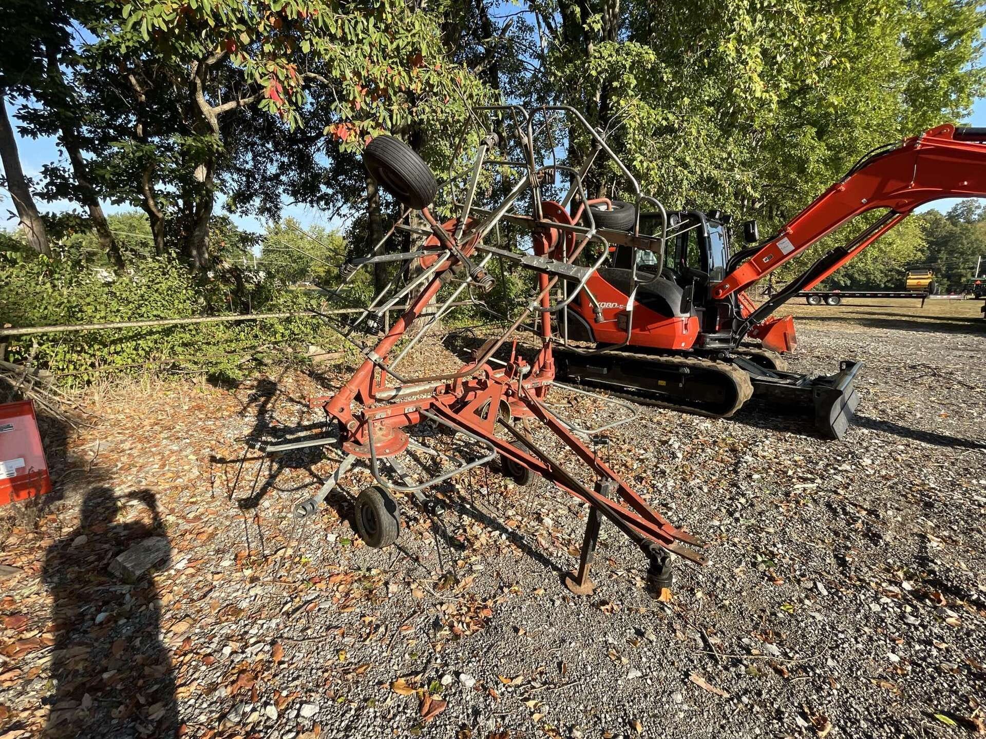 Hesston 3717 Equipment Image0