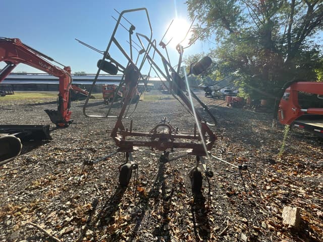 Image of Hesston 3717 equipment image 3