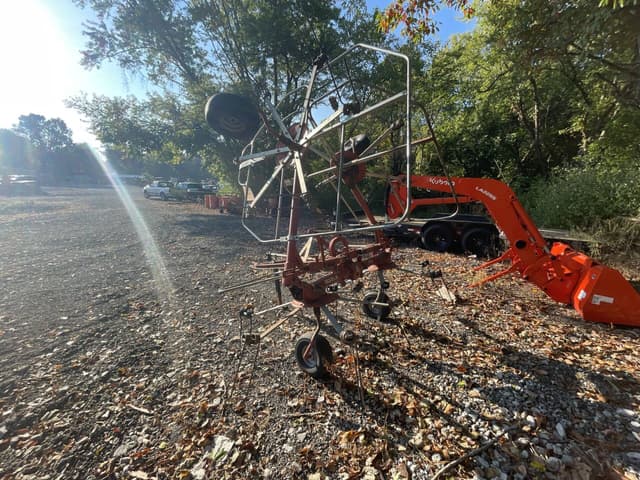 Image of Hesston 3717 equipment image 4