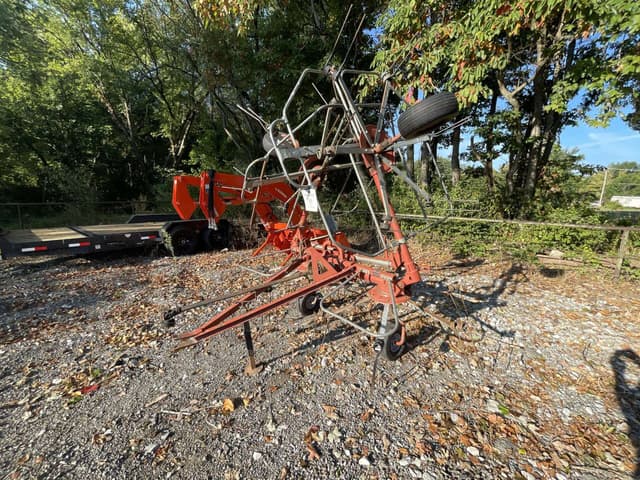 Image of Hesston 3717 equipment image 2