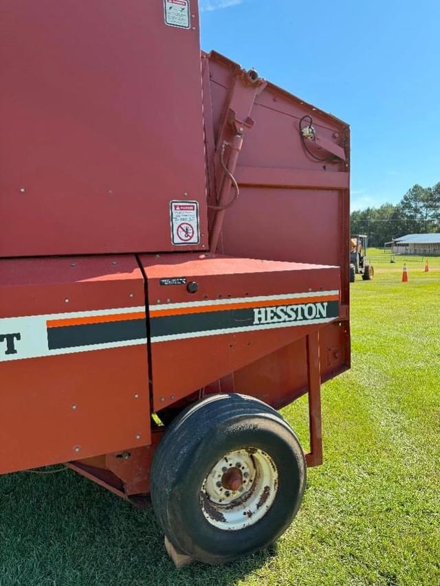 Image of Hesston 555T equipment image 2