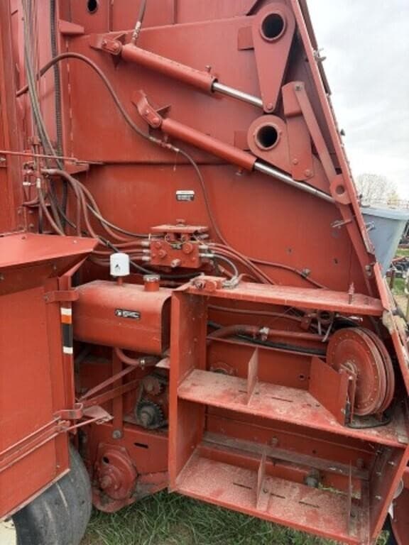 Image of Hesston 565A equipment image 2
