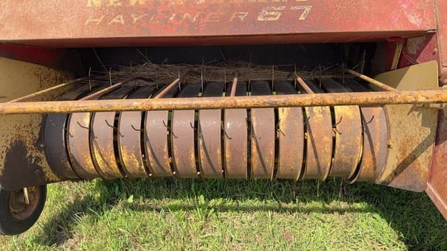 Image of New Holland 67 equipment image 2