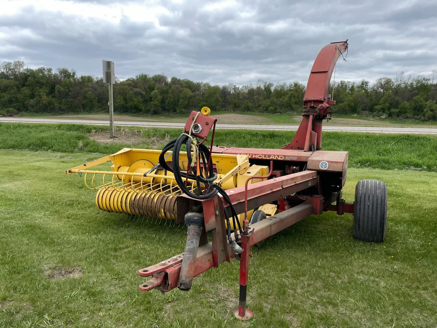 New Holland 790 Equipment Image0