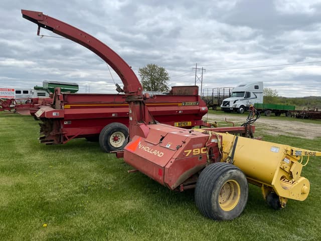 Image of New Holland 790 equipment image 3