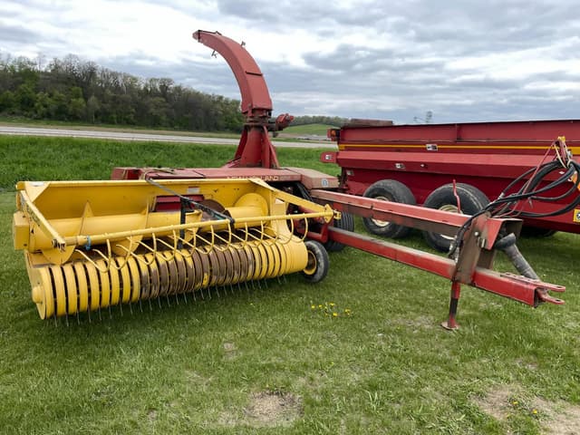 Image of New Holland 790 equipment image 2