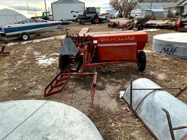 Image of New Holland 273 equipment image 3