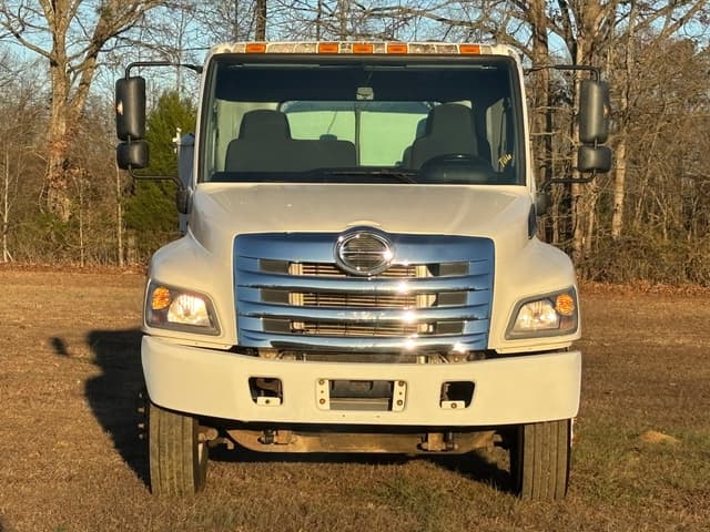 Image of Hino 268 equipment image 1