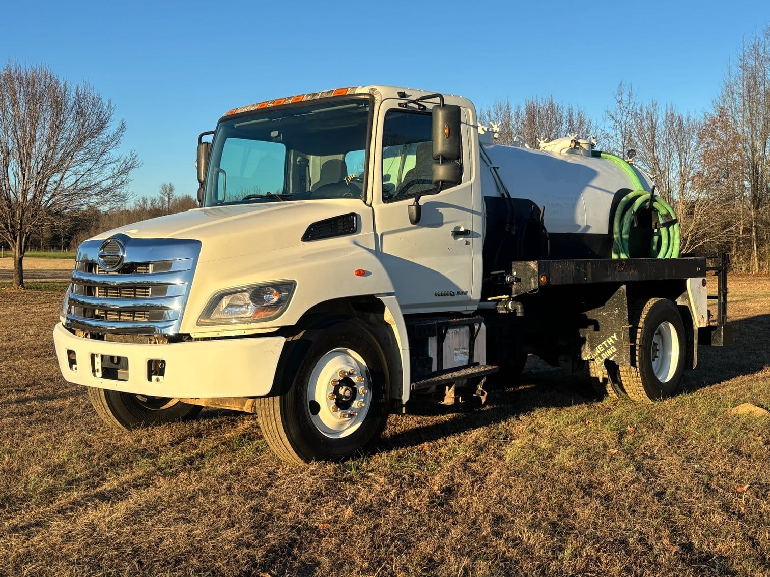 2011 Hino 268 Equipment Image0