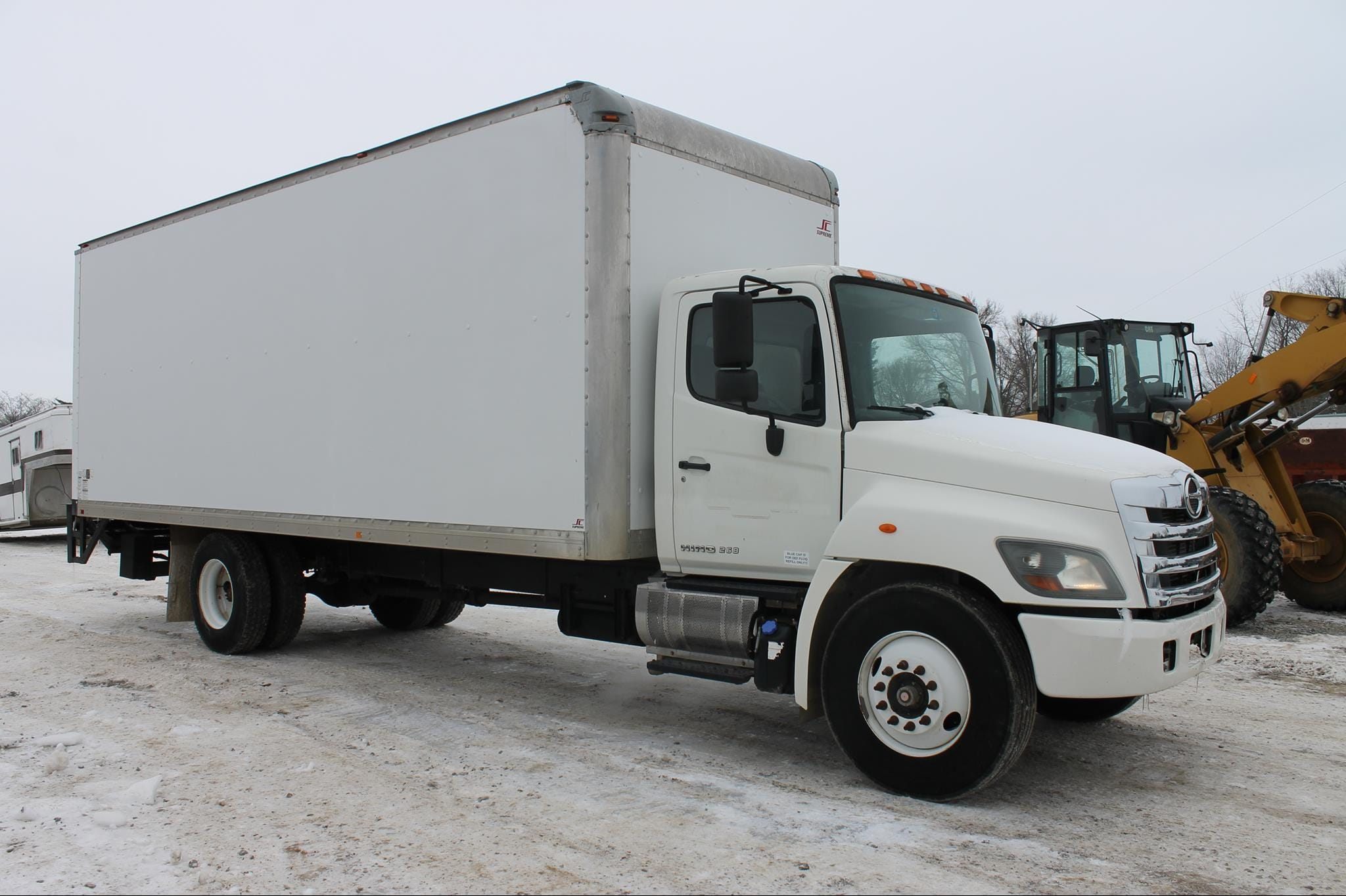 Hino 268 Equipment Image0