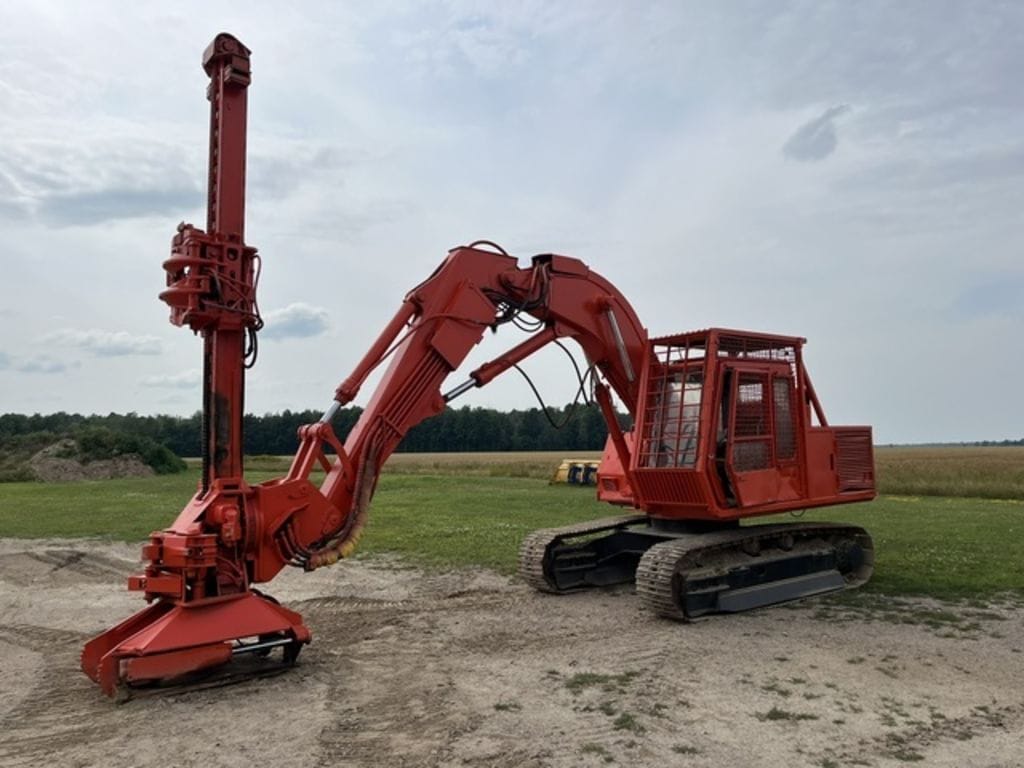 Hitachi EX150 Equipment Image0