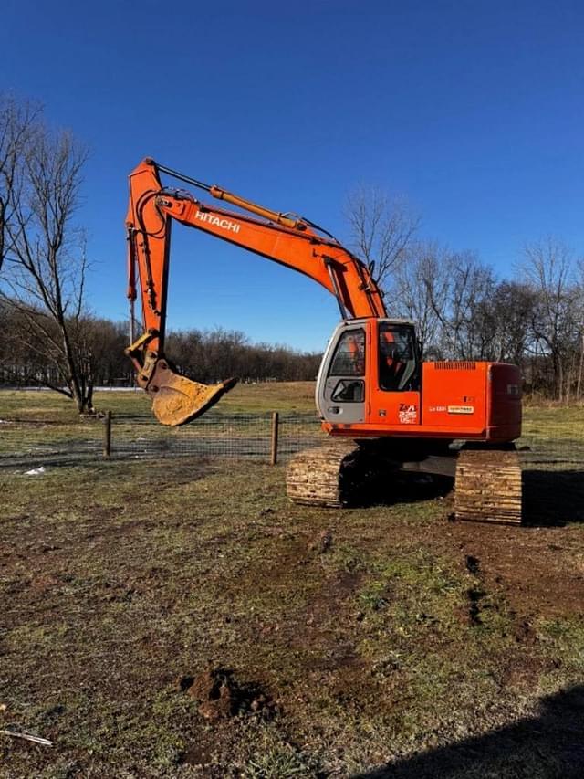 Image of Hitachi ZX225USLC equipment image 3