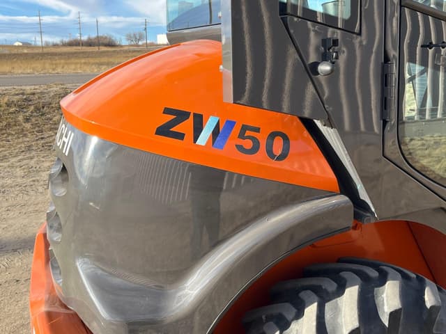 Image of Hitachi ZW50-5B equipment image 4