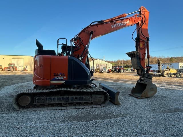 Image of Hitachi ZX135US-6 equipment image 4