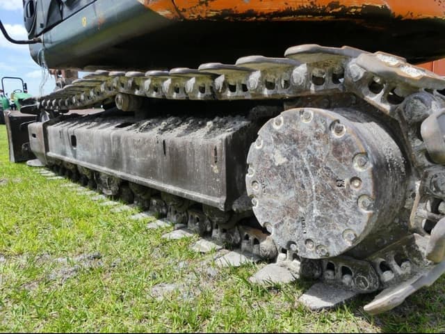 Image of Hitachi ZX135US equipment image 4