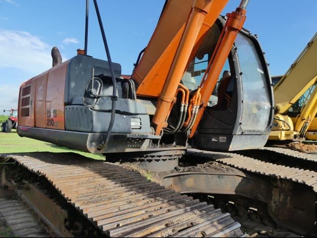 Image of Hitachi ZX210LC-5N equipment image 2