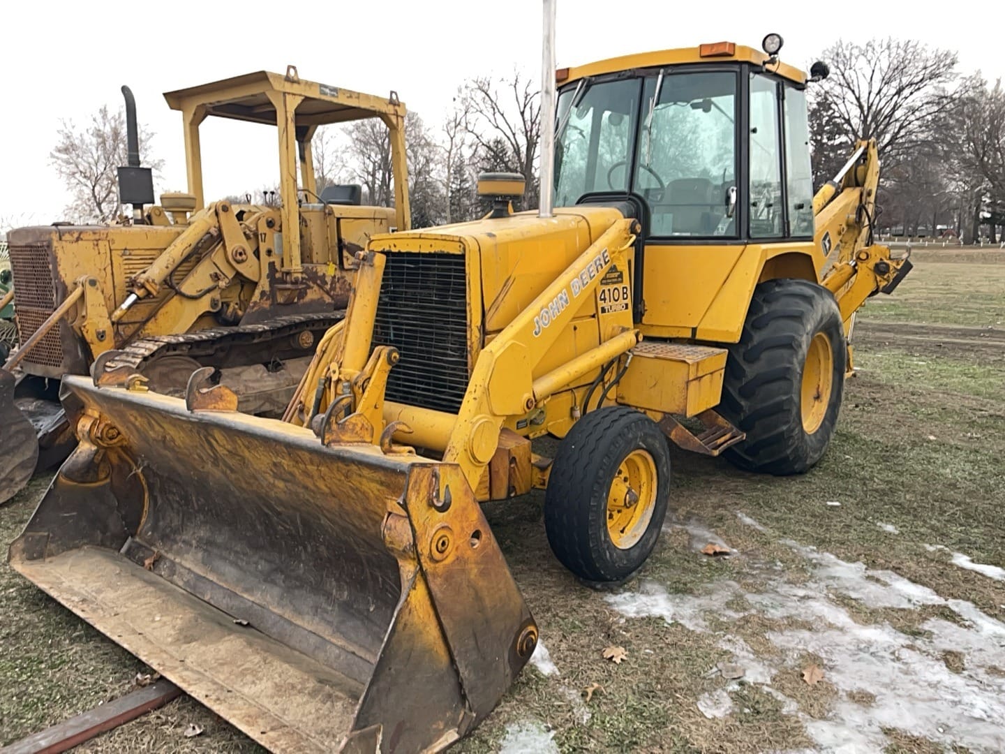 John Deere 410B Equipment Image0