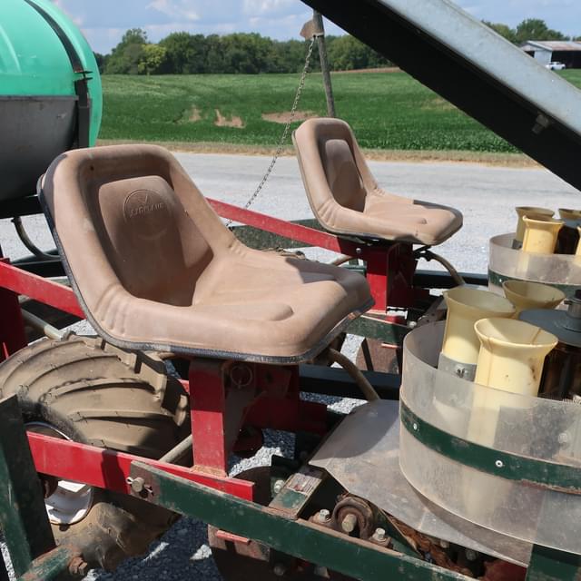 Image of Holland Transplanter equipment image 1