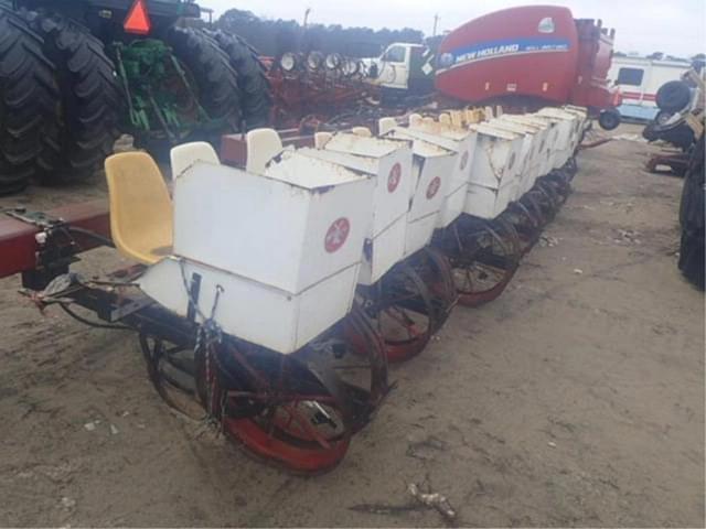 Image of Holland Transplanter equipment image 1