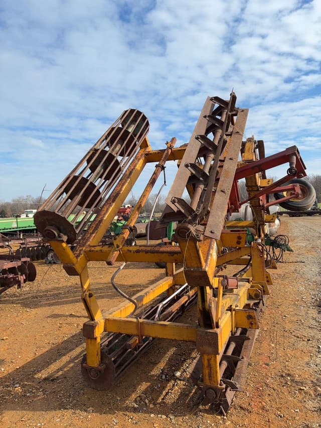 Image of Holly Undetermined equipment image 3