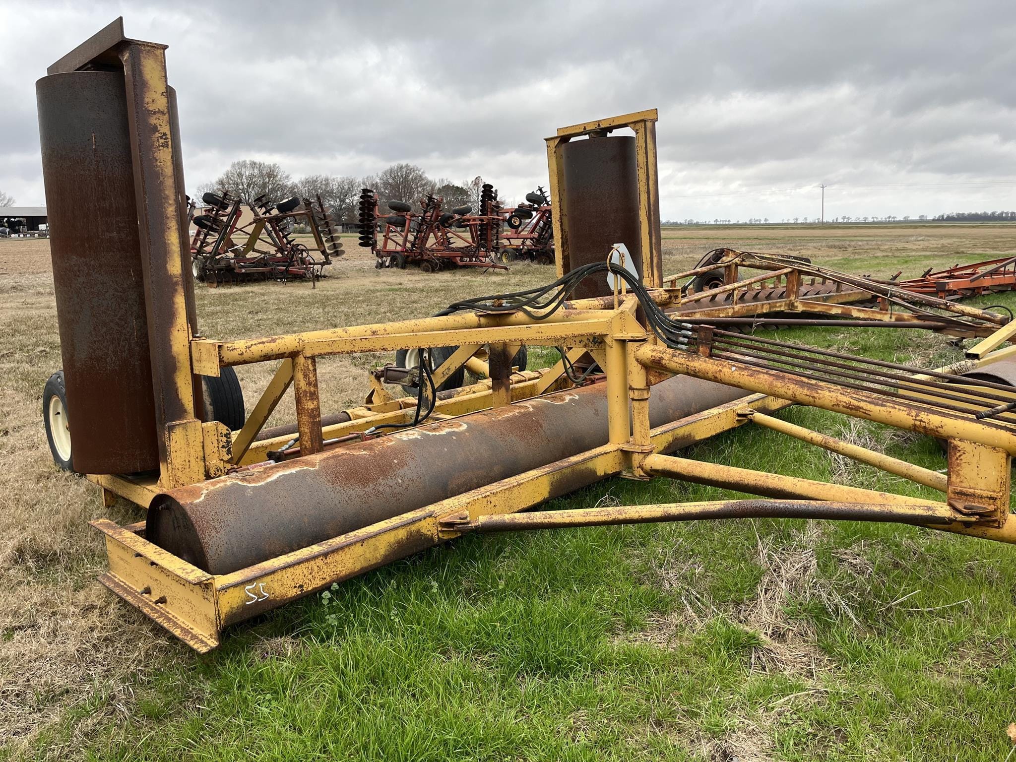 Holly Undetermined Equipment Image0